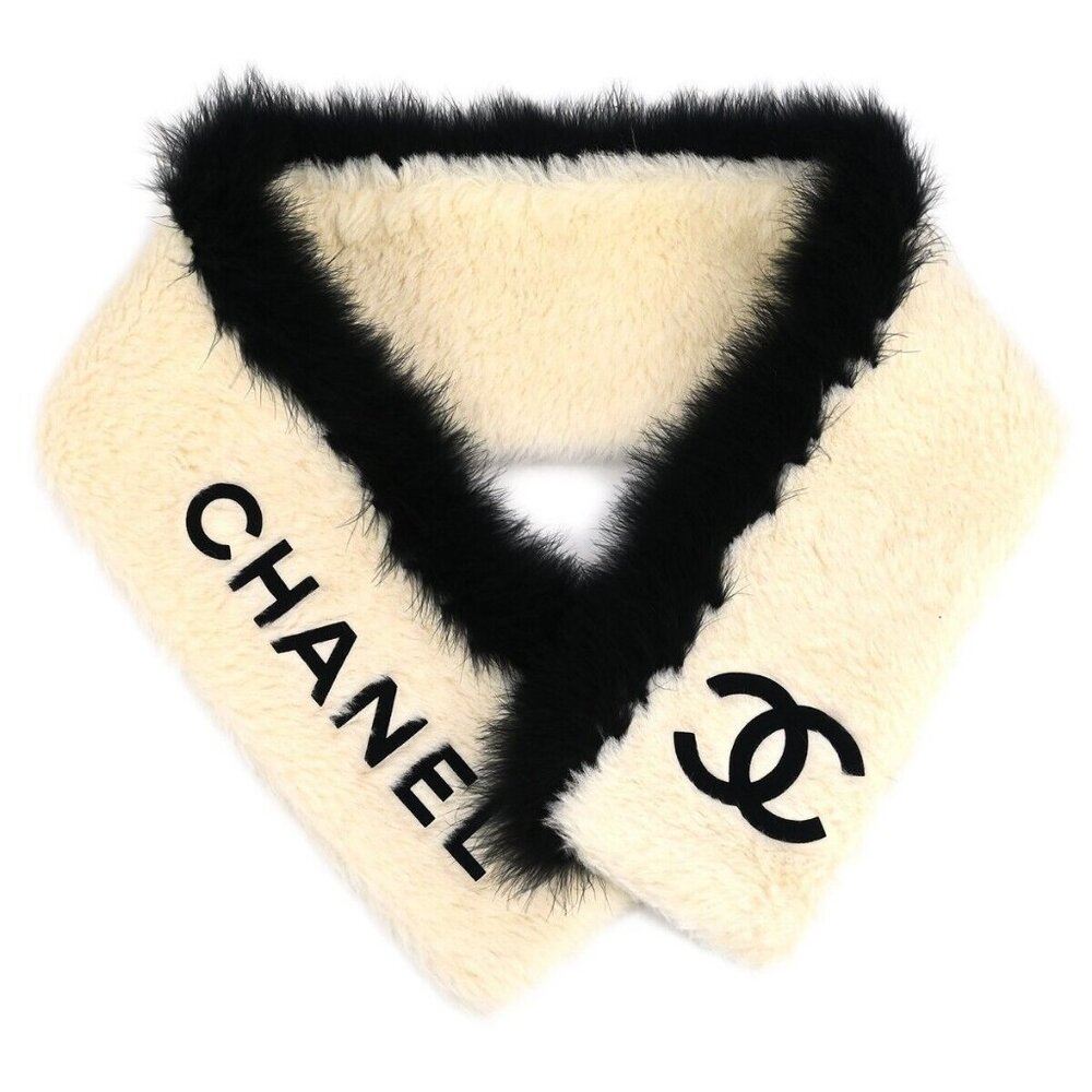 Chanel Fur Shawl Stole White Small Good 114420